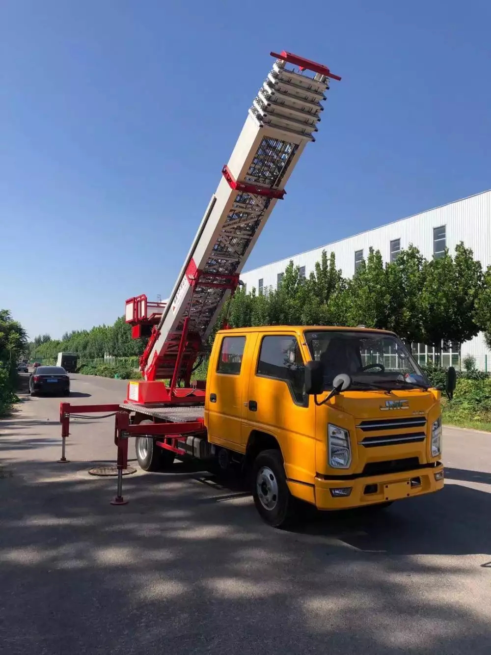 武侯附近的云梯车出租服务：轻松解决高空作业需求