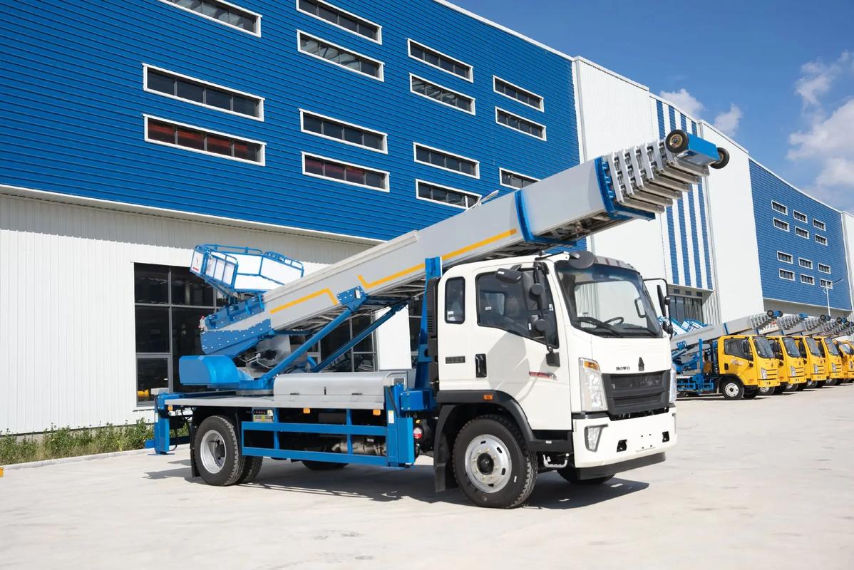 武侯出租云梯车高空作业车 建筑垃圾搬运