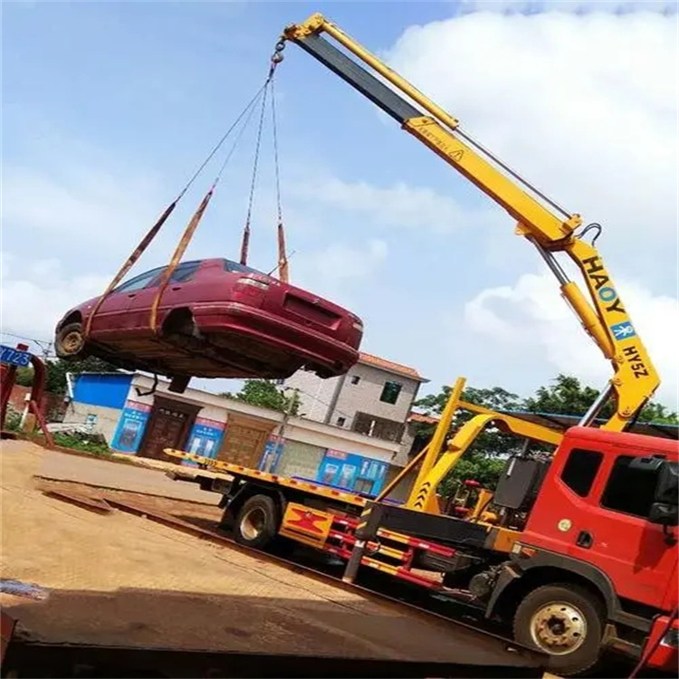 武侯吊车吊汽车的正确方法